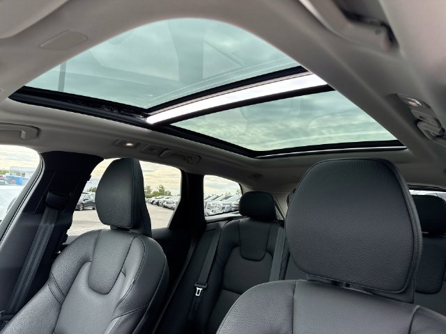 Used 2024 Volvo XC60 B5 Plus w/ Protection Package Premier AWD/4WD image 19
