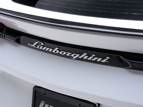 Used 2024 Lamborghini Urus Performante image 31