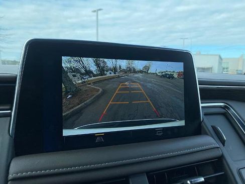 Used 2023 Chevrolet Suburban Z71 image 21