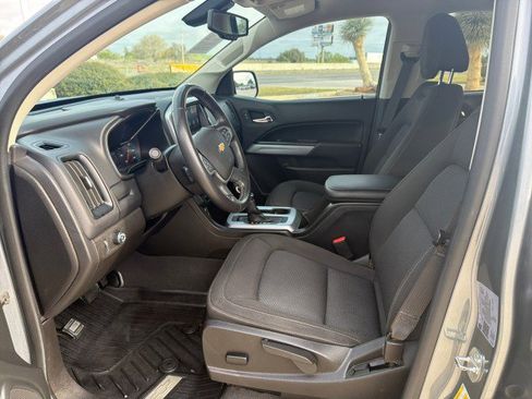 Used 2022 Chevrolet Colorado LT w/ LT Convenience Package image 5