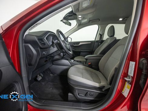 Used 2022 Ford Escape SE w/ SE Sport Appearance Package FWD image 11