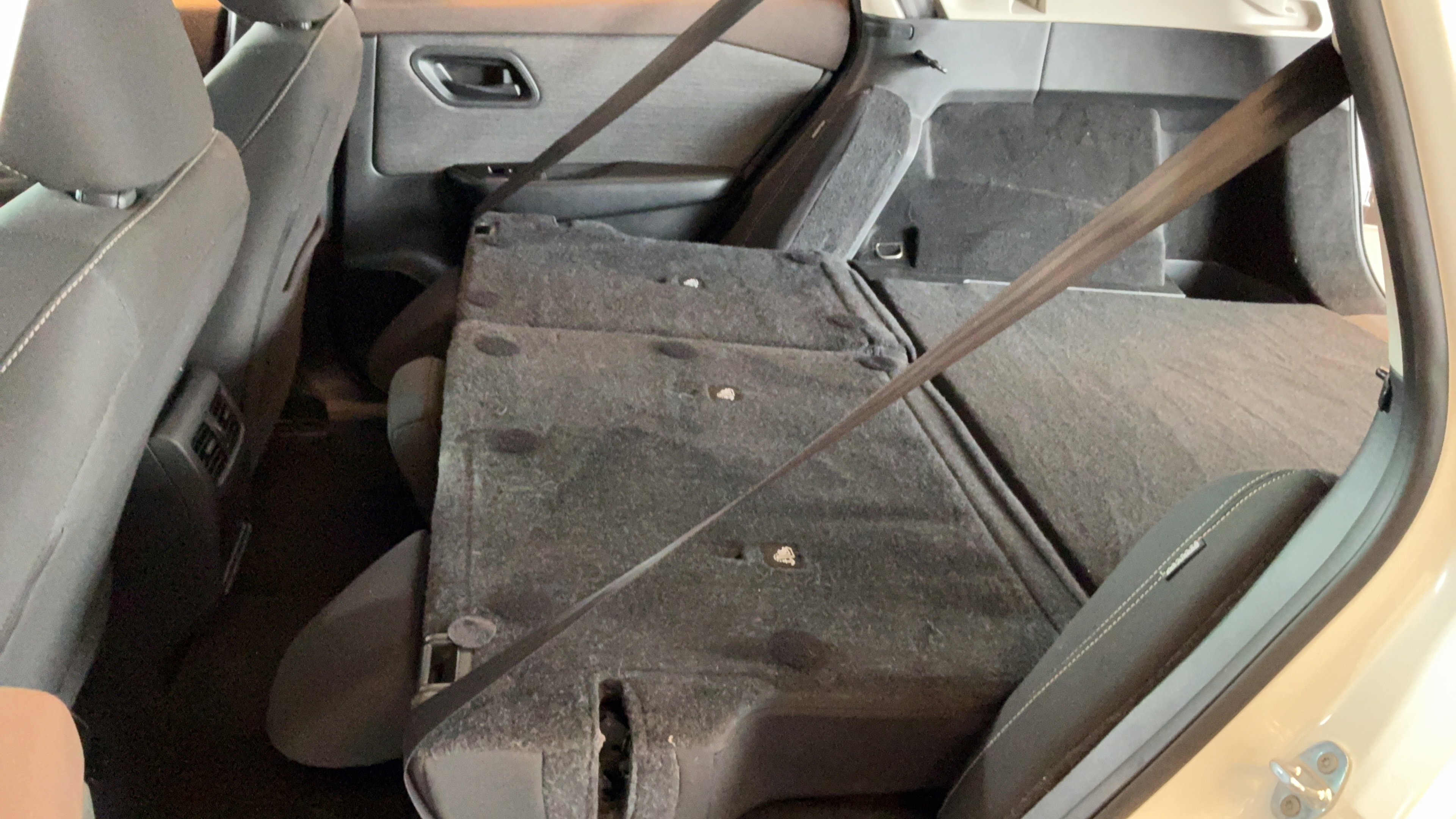 Used 2023 Nissan Rogue S AWD/4WD image 30
