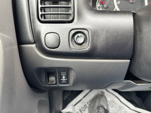 Used 2005 MAZDA Tribute I image 16