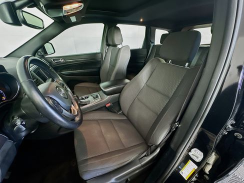 Used 2018 Jeep Grand Cherokee Laredo image 13