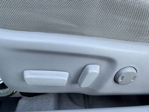 Used 2015 Toyota Camry LE image 9