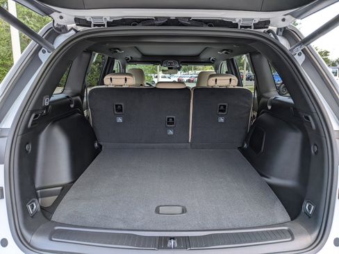 New 2026 Jeep Grand Cherokee Limited w/ Luxury Tech Group II RWD image 12