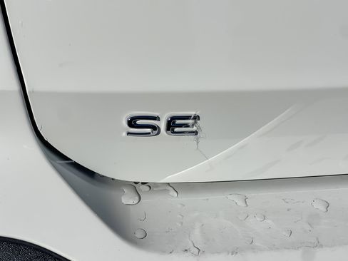 Used 2024 Volkswagen Taos SE image 38