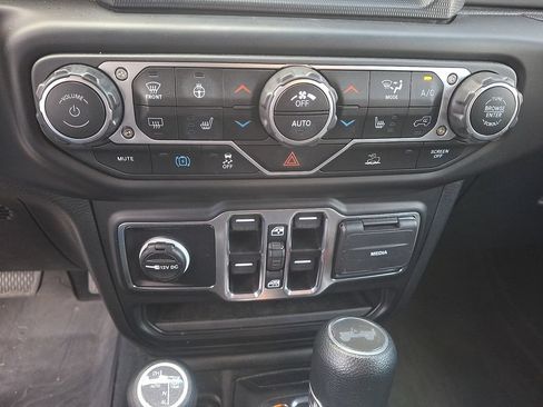 Used 2023 Jeep Wrangler Unlimited w/ Cold Weather Group AWD/4WD image 15