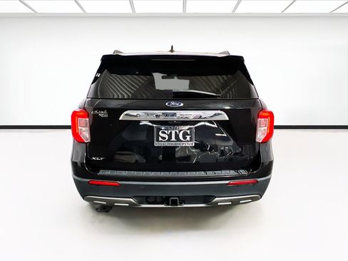 Used 2021 Ford Explorer XLT w/ Equipment Group 202A image 5