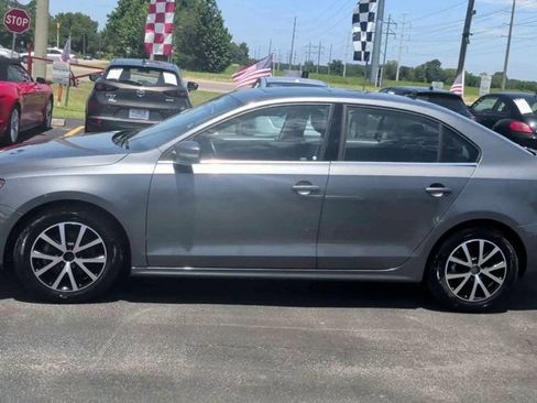 Used 2017 Volkswagen Jetta SE FWD image 5