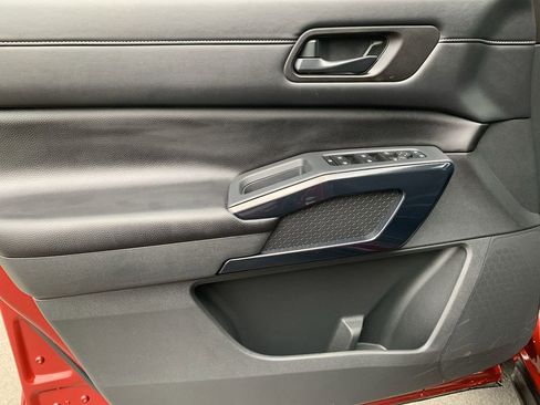 Used 2024 Nissan Pathfinder SV image 14