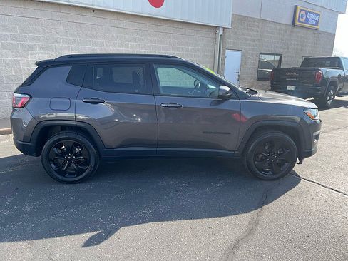 Used 2018 Jeep Compass Latitude w/ Popular Equipment Group AWD/4WD image 9