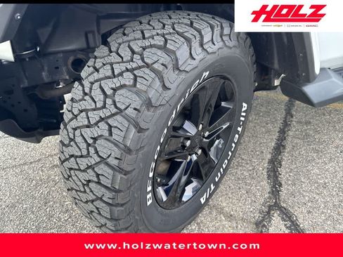 Used 2021 Jeep Wrangler Unlimited Sahara AWD/4WD image 3