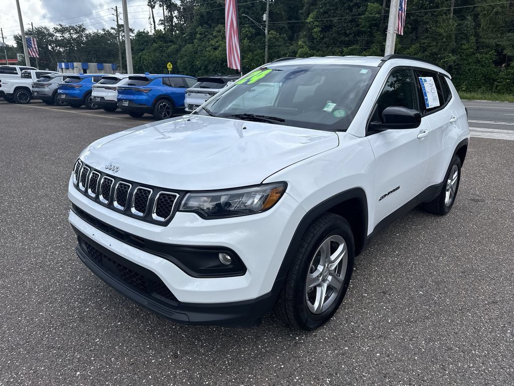 Used 2024 Jeep Compass Latitude AWD/4WD image 12