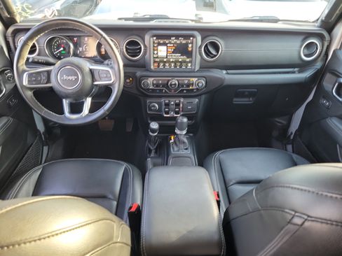 Used 2022 Jeep Wrangler Unlimited Sahara w/ Cold Weather Group image 19