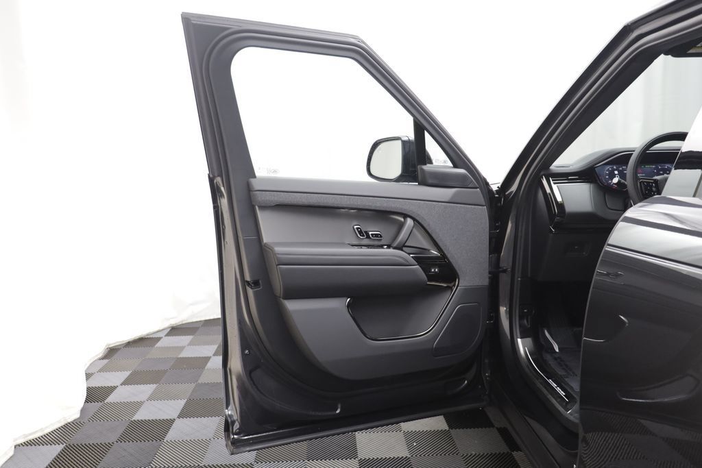 New 2026 Land Rover Range Rover Sport Dynamic SE AWD/4WD image 5