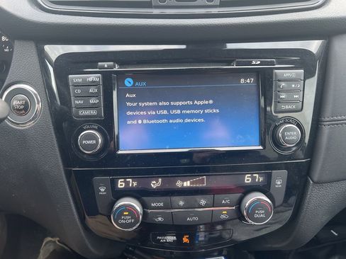 Used 2017 Nissan Rogue SL image 10