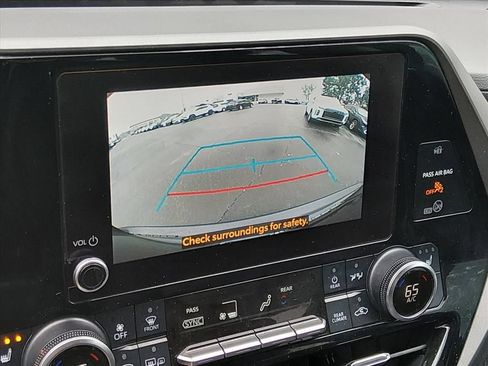 Used 2023 Toyota Highlander XLE FWD image 19