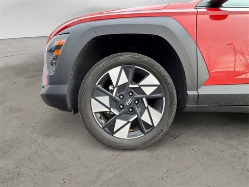 Certified 2025 Hyundai Kona SEL image 9