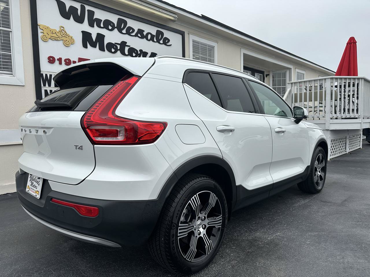 Used 2021 Volvo XC40 T4 Inscription FWD image 6