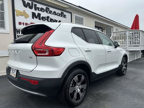 Used 2021 Volvo XC40 T4 Inscription FWD image 6