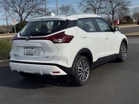 Used 2024 Nissan Kicks SV image 3