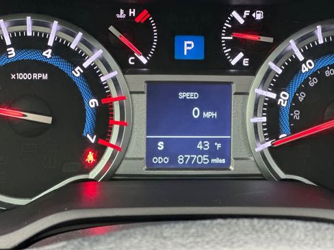 Used 2017 Toyota 4Runner SR5 Premium image 25