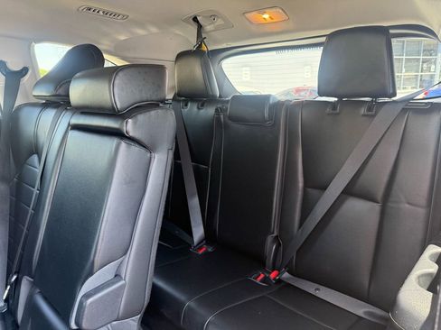 Used 2022 Toyota Highlander XLE AWD/4WD image 14