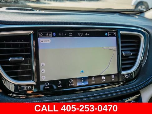 Used 2021 Chrysler Pacifica Touring-L FWD image 39
