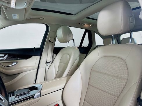 Used 2022 Mercedes-Benz GLC 300 image 8