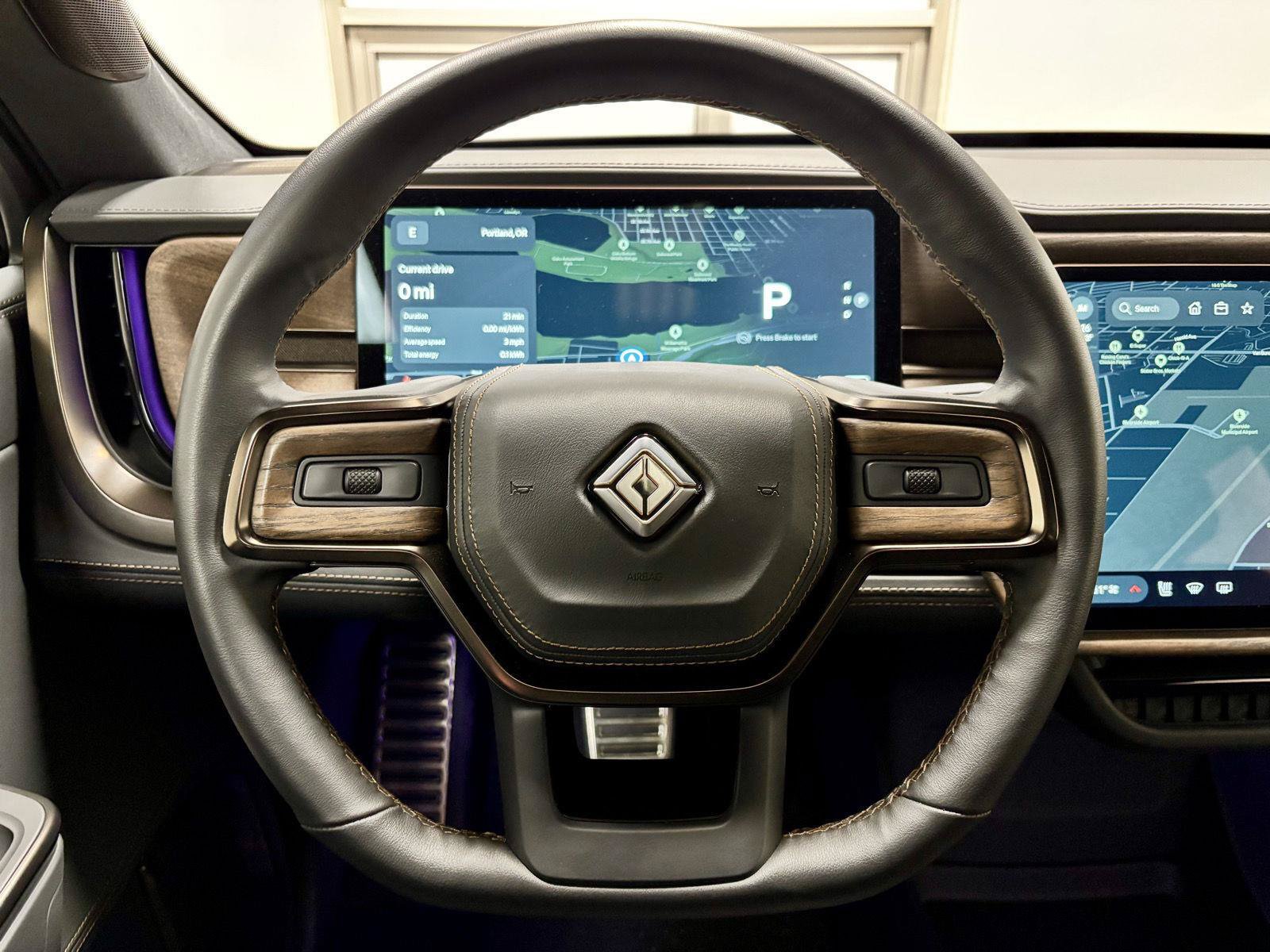 Used 2025 Rivian R1S Premium Dual AWD/4WD image 31