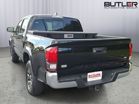 Used 2022 Toyota Tacoma SR5 RWD image 5