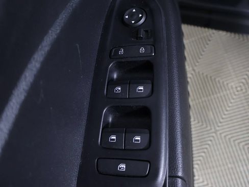 Certified 2024 Hyundai Venue SEL FWD image 32