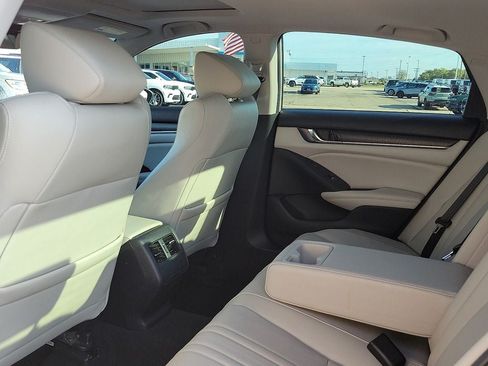 Used 2019 Honda Accord Touring image 9