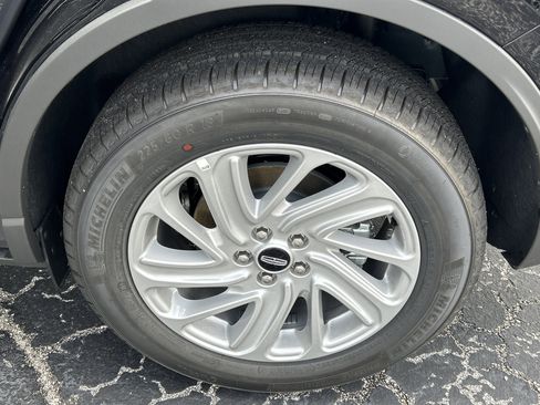 New 2026 Lincoln Corsair Premiere FWD image 9