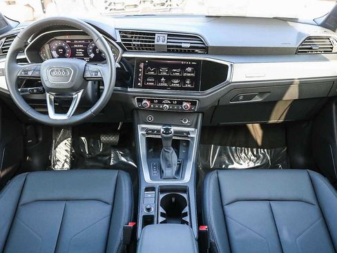 Used 2025 Audi Q3 2.0T Premium image 16