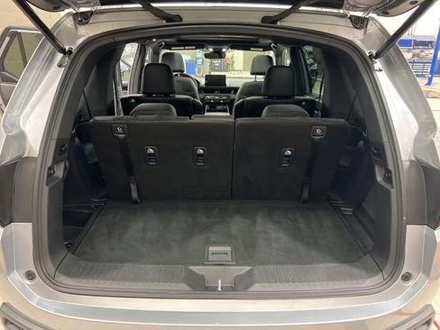 Used 2025 Honda Pilot TrailSport image 16
