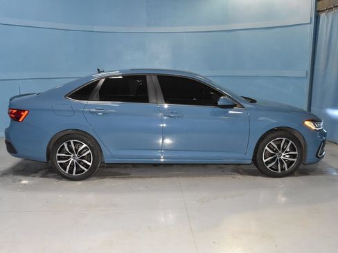 Used 2025 Volkswagen Jetta SE FWD image 23