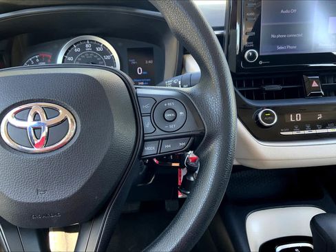 Used 2022 Toyota Corolla LE image 24