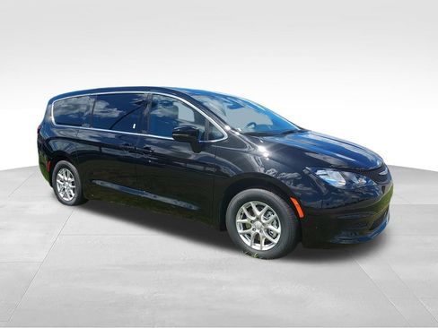 New 2027 Chrysler Pacifica LX FWD image 2