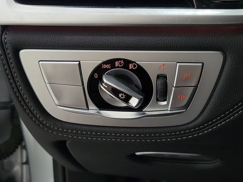 Used 2022 BMW 750Li xDrive AWD/4WD image 33