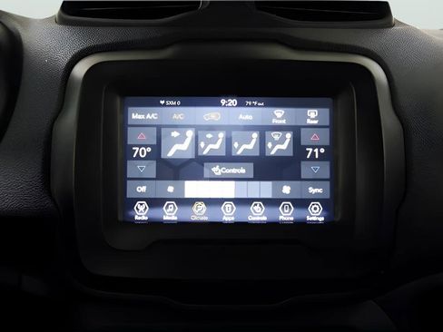 Used 2018 Jeep Renegade Latitude w/ Safety & Security Group AWD/4WD image 26