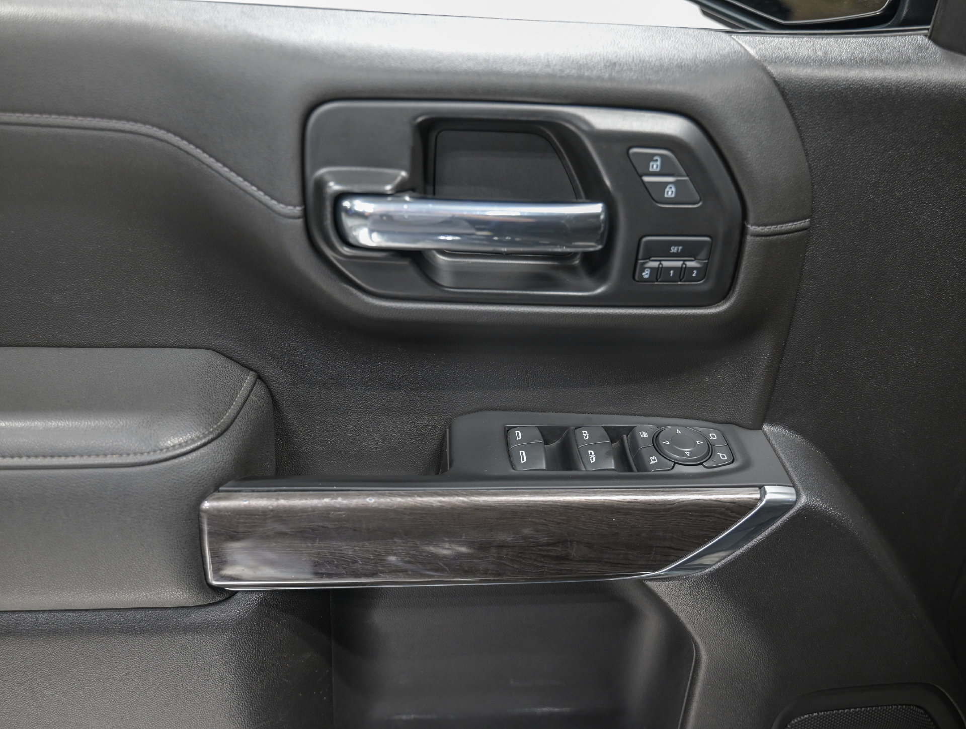 Used 2022 Chevrolet Silverado 1500 LTZ w/ LTZ Premium Package AWD/4WD image 13