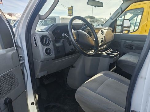 Used 2018 Ford E-350 and Econoline 350 Super Duty image 7