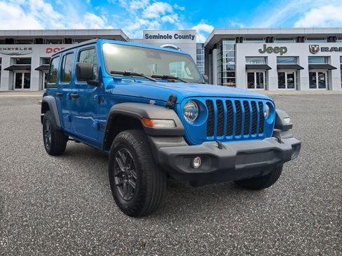 Used 2024 Jeep Wrangler Unlimited Sport AWD/4WD image 2