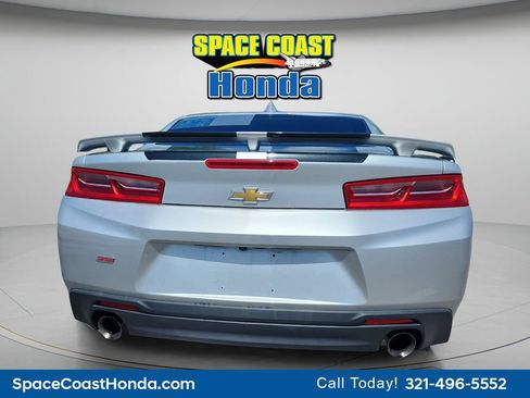 Used 2018 Chevrolet Camaro SS RWD image 4