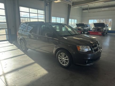 Used 2019 Dodge Grand Caravan SXT image 7