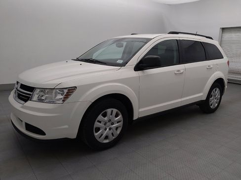 Used 2017 Dodge Journey SE w/ Flexible Seating Group image 2