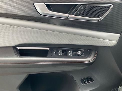 Certified 2025 Volkswagen Atlas Peak Edition SE image 19