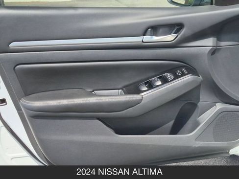 Used 2024 Nissan Altima 2.5 SL AWD/4WD image 11